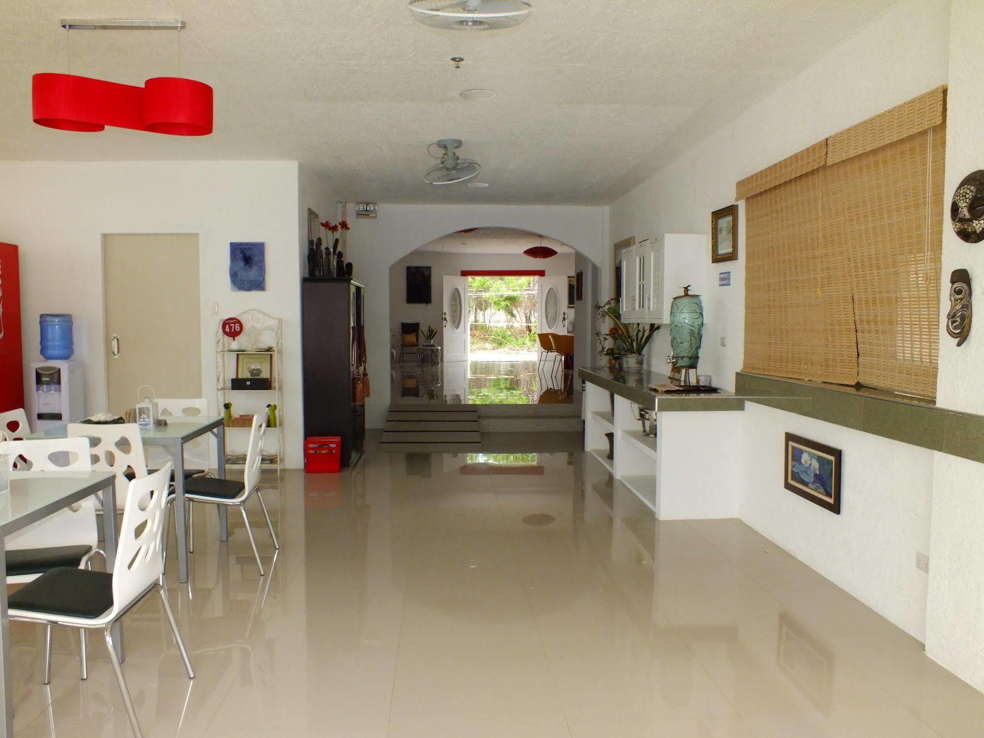 Paboreal Boutique Hotel Puerto Princesa Buitenkant foto