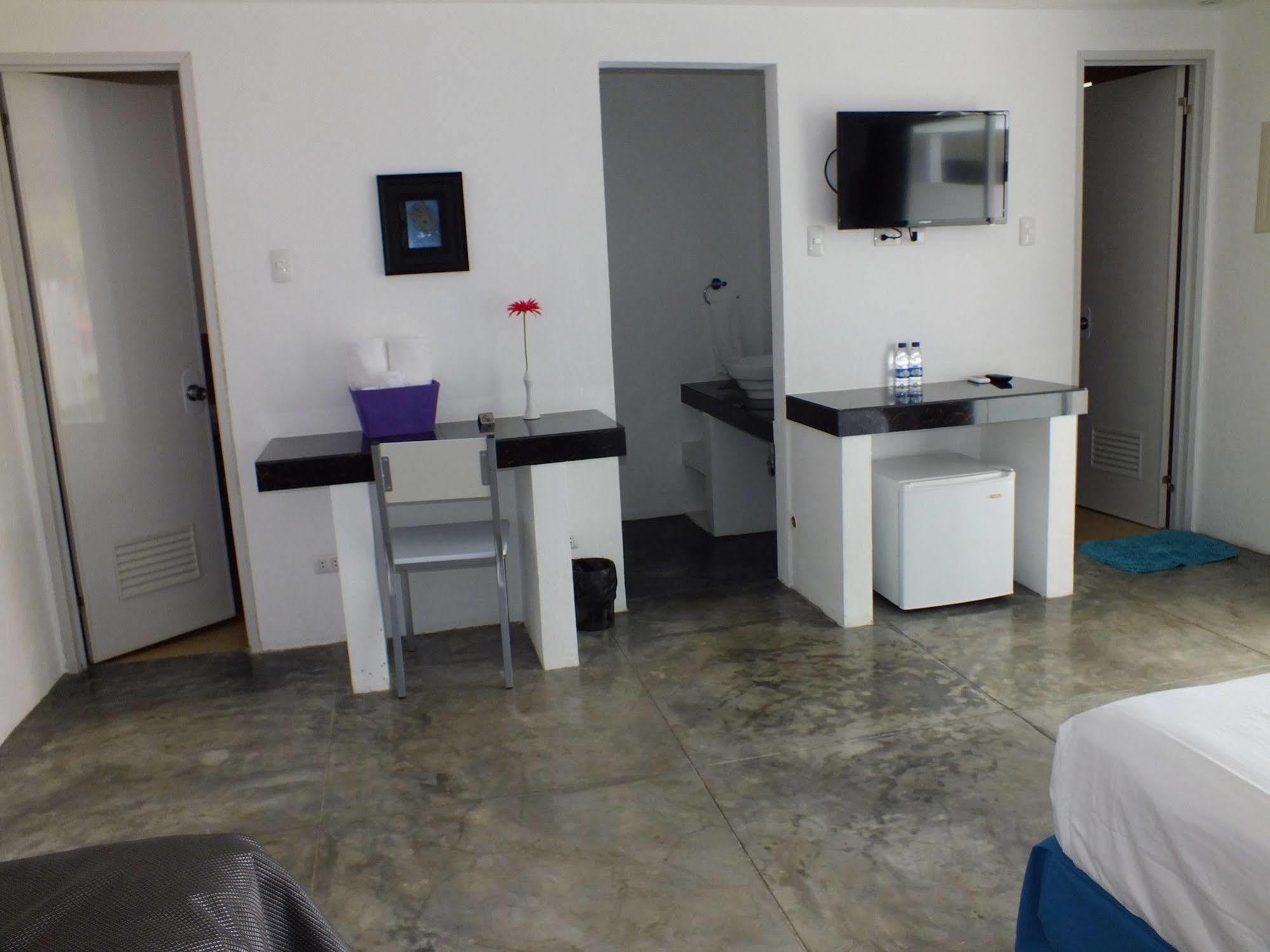Paboreal Boutique Hotel Puerto Princesa Buitenkant foto